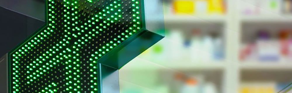 Farmacie lombarde aperte e in prima linea: servizi aggiuntivi, e nuove regole